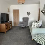 Spacious Three Bedroom Flat In Town Centre With Workspace Filey
