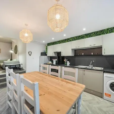 Appartement Spacious Three Bedroom Flat In Town Centre With Workspace