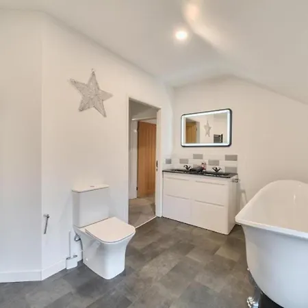 Spacious Three Bedroom Flat In Town Centre With Workspace Appartement Filey