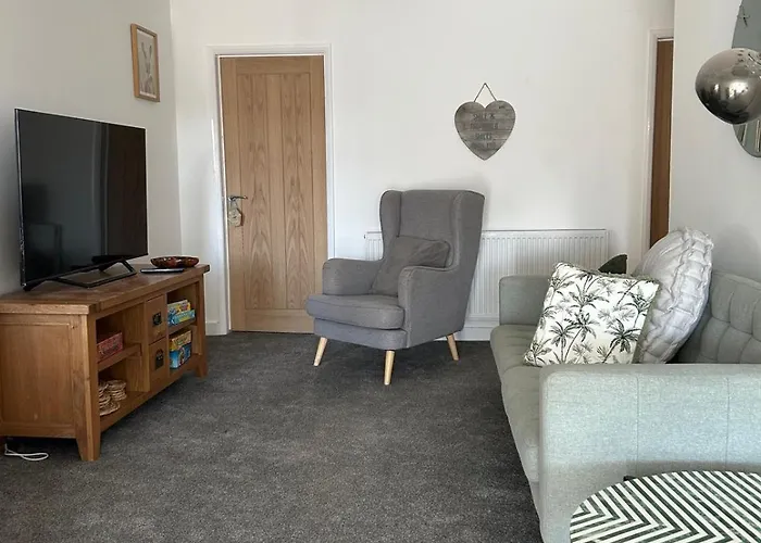 Spacious Three Bedroom Flat In Town Centre With Workspace Filey