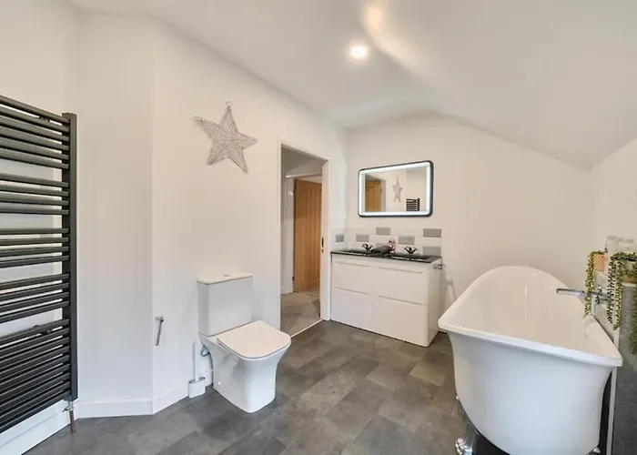 Spacious Three Bedroom Flat In Town Centre With Workspace Appartement Filey